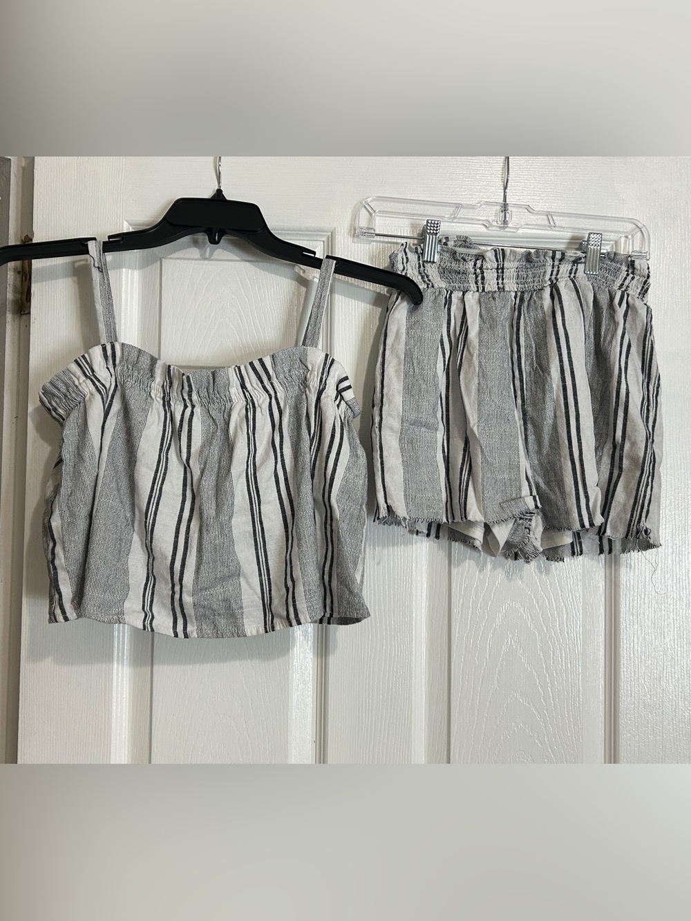 iris White & Gray Striped High-Waist Women’s Shorts